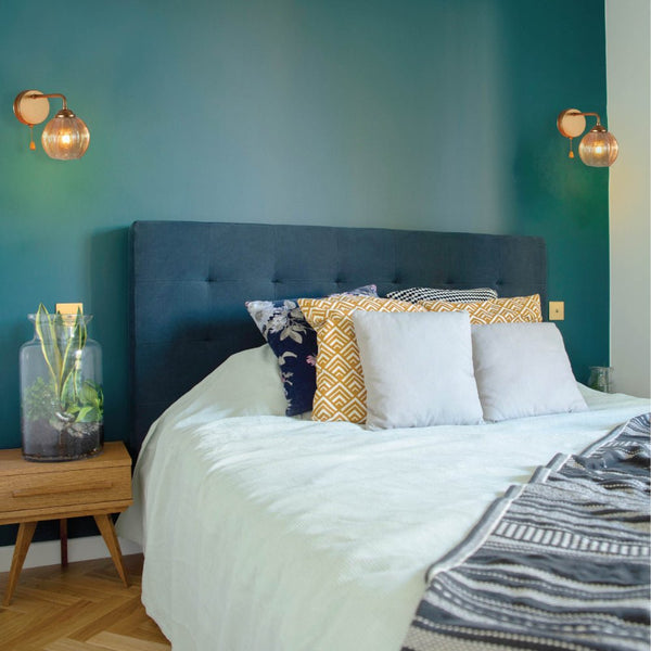 Reeded Glass Wall Light with Pull Down Switch E27 Fitting